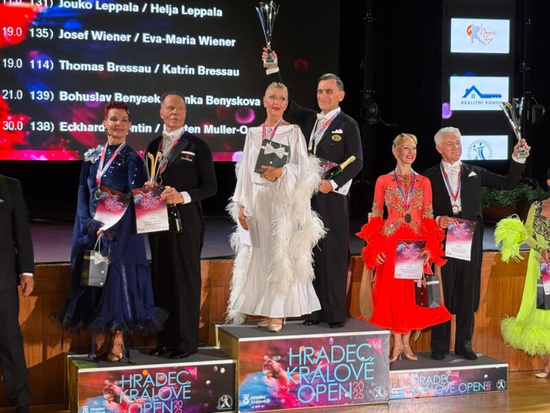 2025_WDSF Hradec_Wieners_SEN IV_Podestfoto